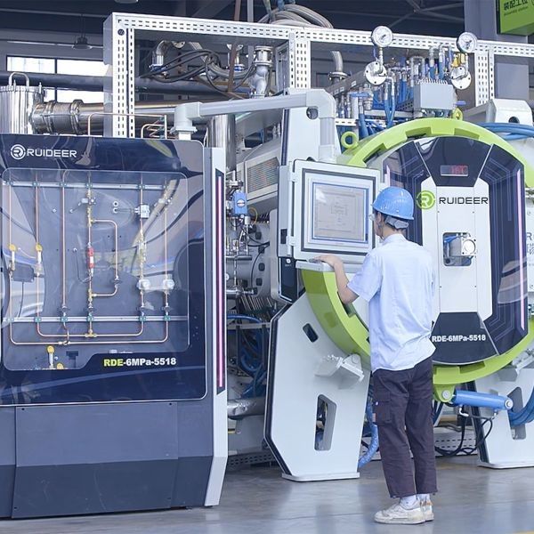 Forno a vácuo para aplicações de temperatura 1200-2500°C Temperatura de projeto Sistema de controle PLC ou PC